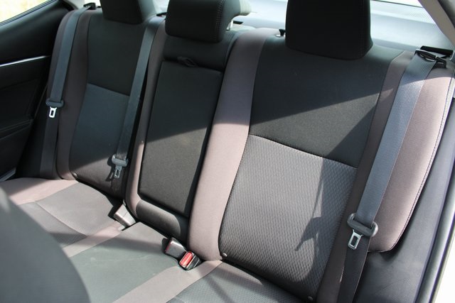 2019 Toyota Corolla LE photo 26