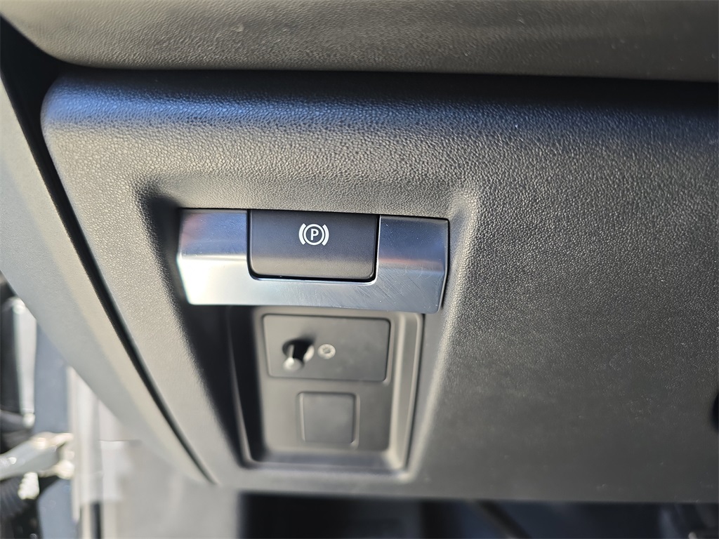 2023 Land Rover Defender 130 X photo 23