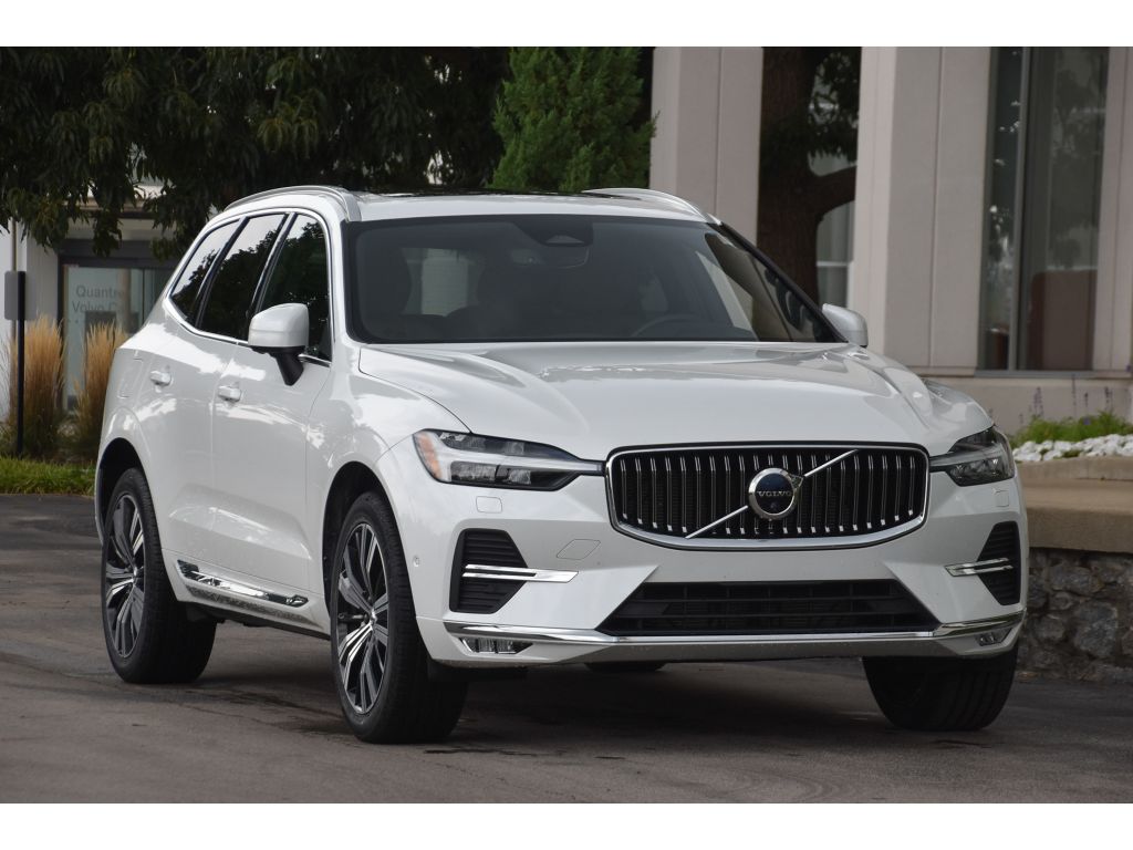 2023 Volvo XC60 B5 Plus photo 2