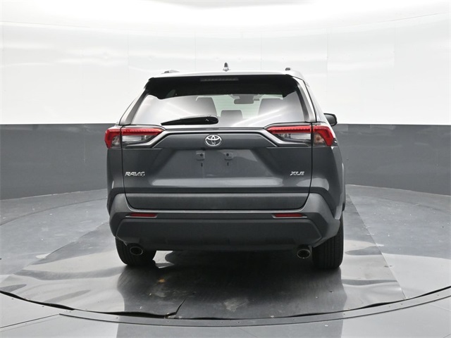 2020 Toyota RAV4 XLE photo 9