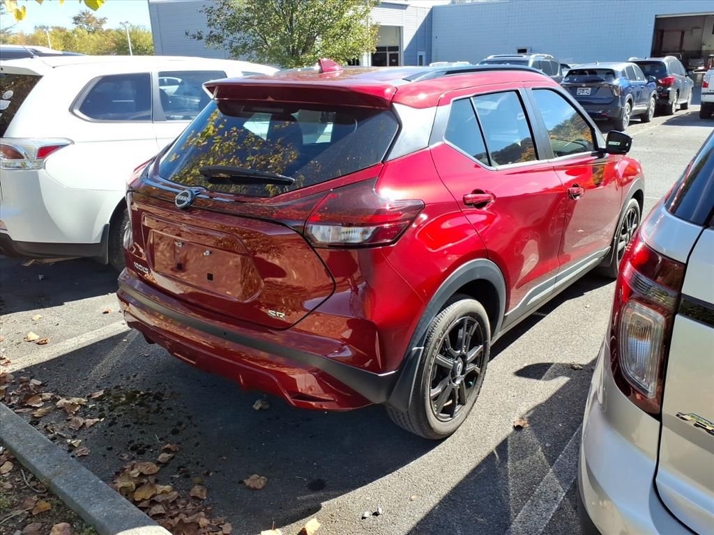 2022 Nissan Kicks SR photo 3