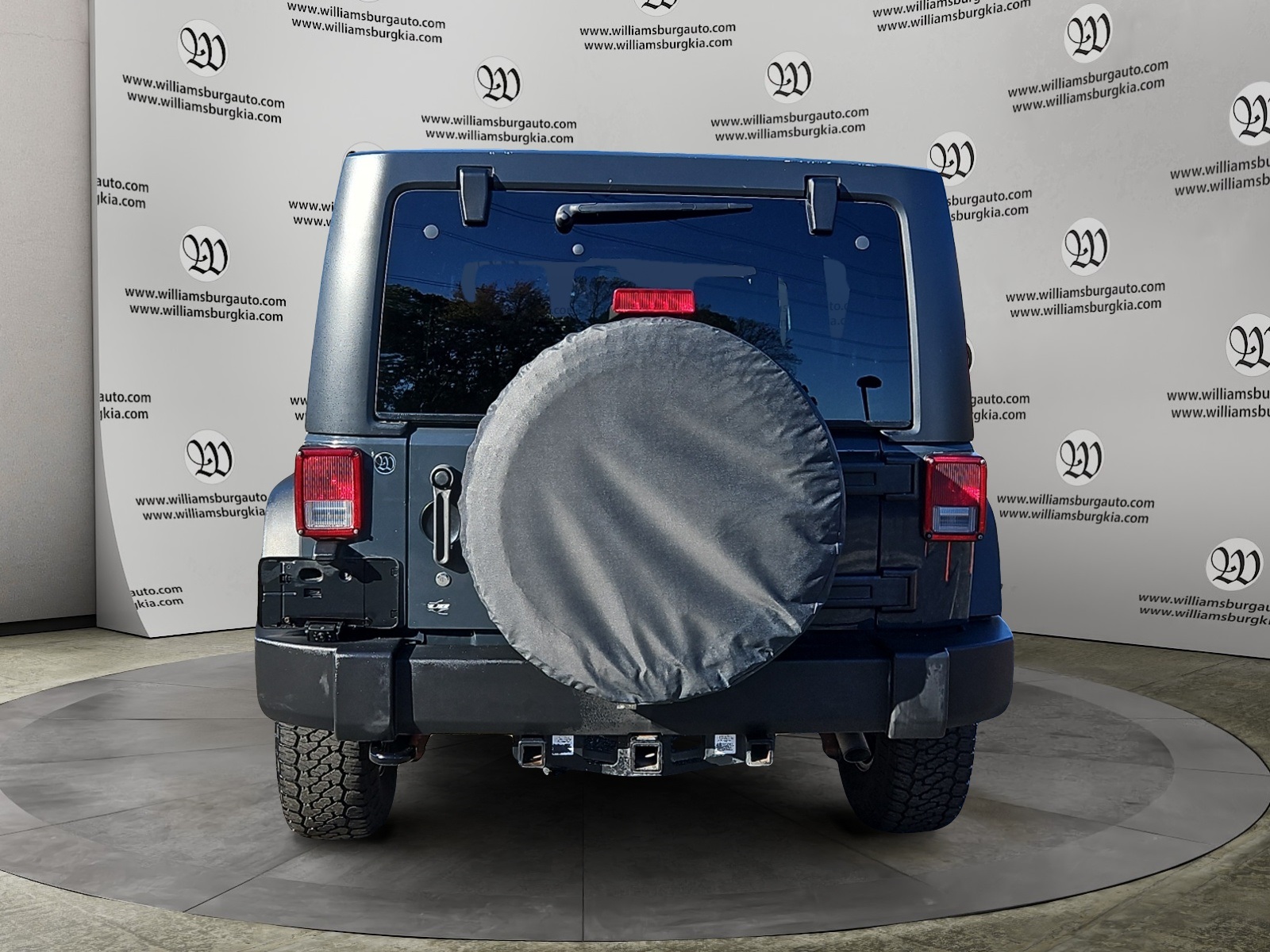 2017 Jeep Wrangler Unlimited Rubicon photo 2