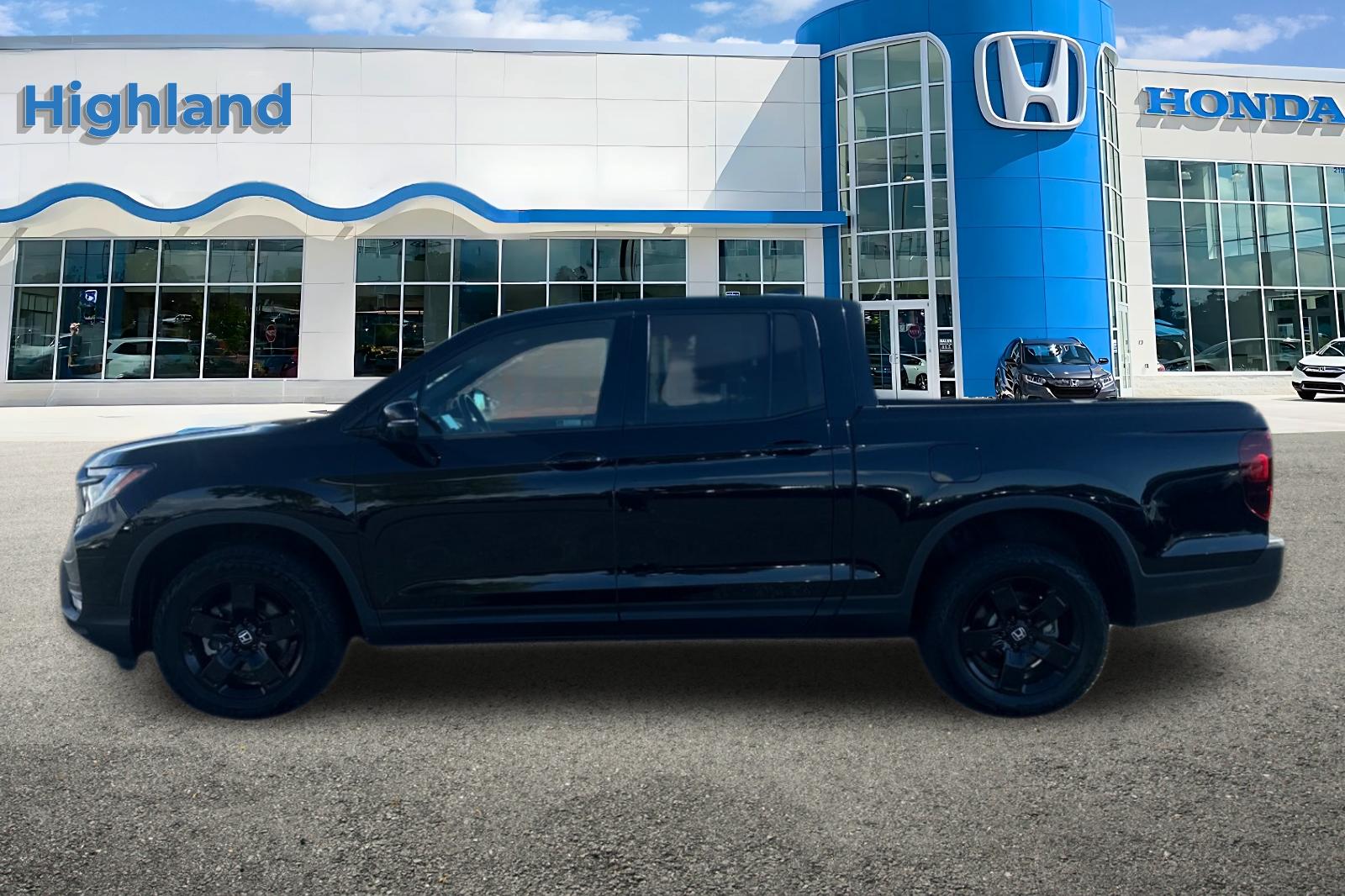 2024 Honda Ridgeline Black Edition photo 2