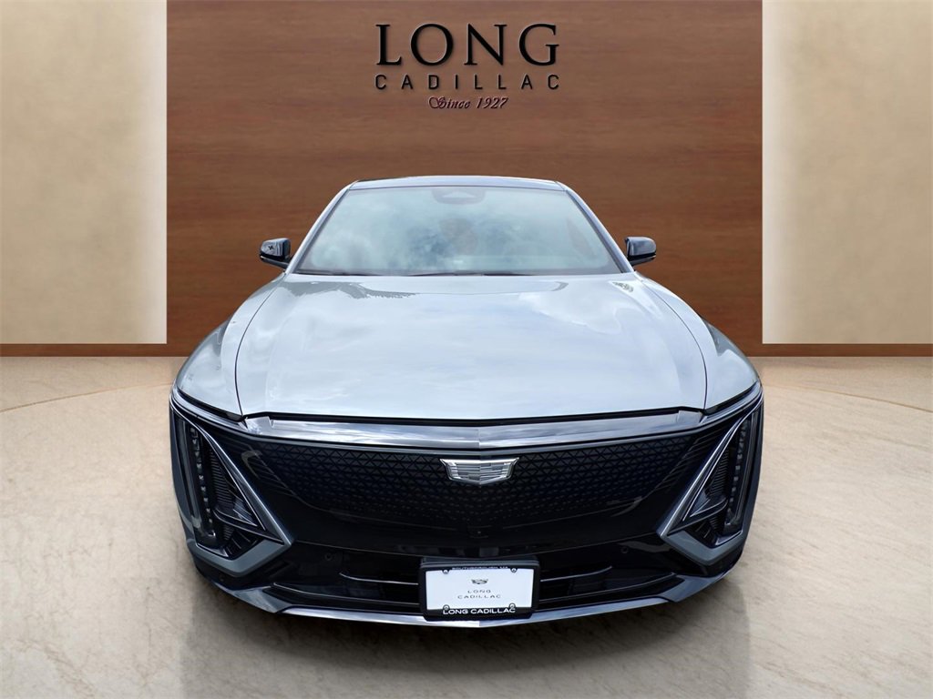 2025 Cadillac Lyriq Sport photo 2