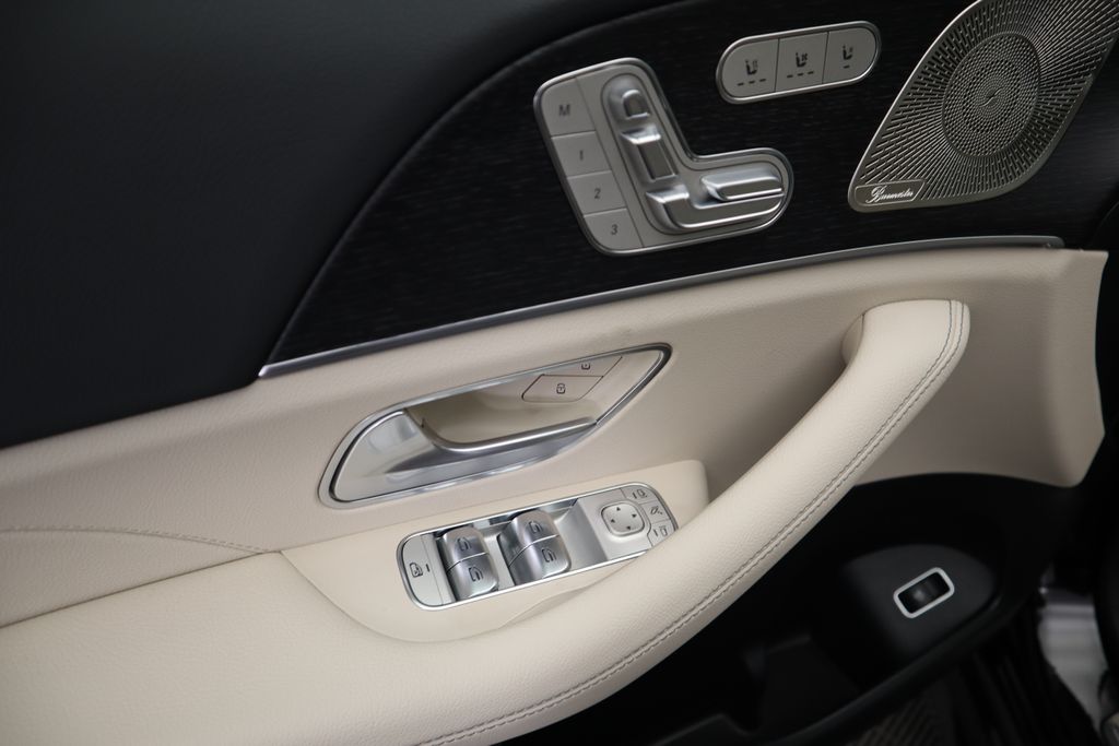 2025 Mercedes Benz GLS 450 4MATIC photo 22