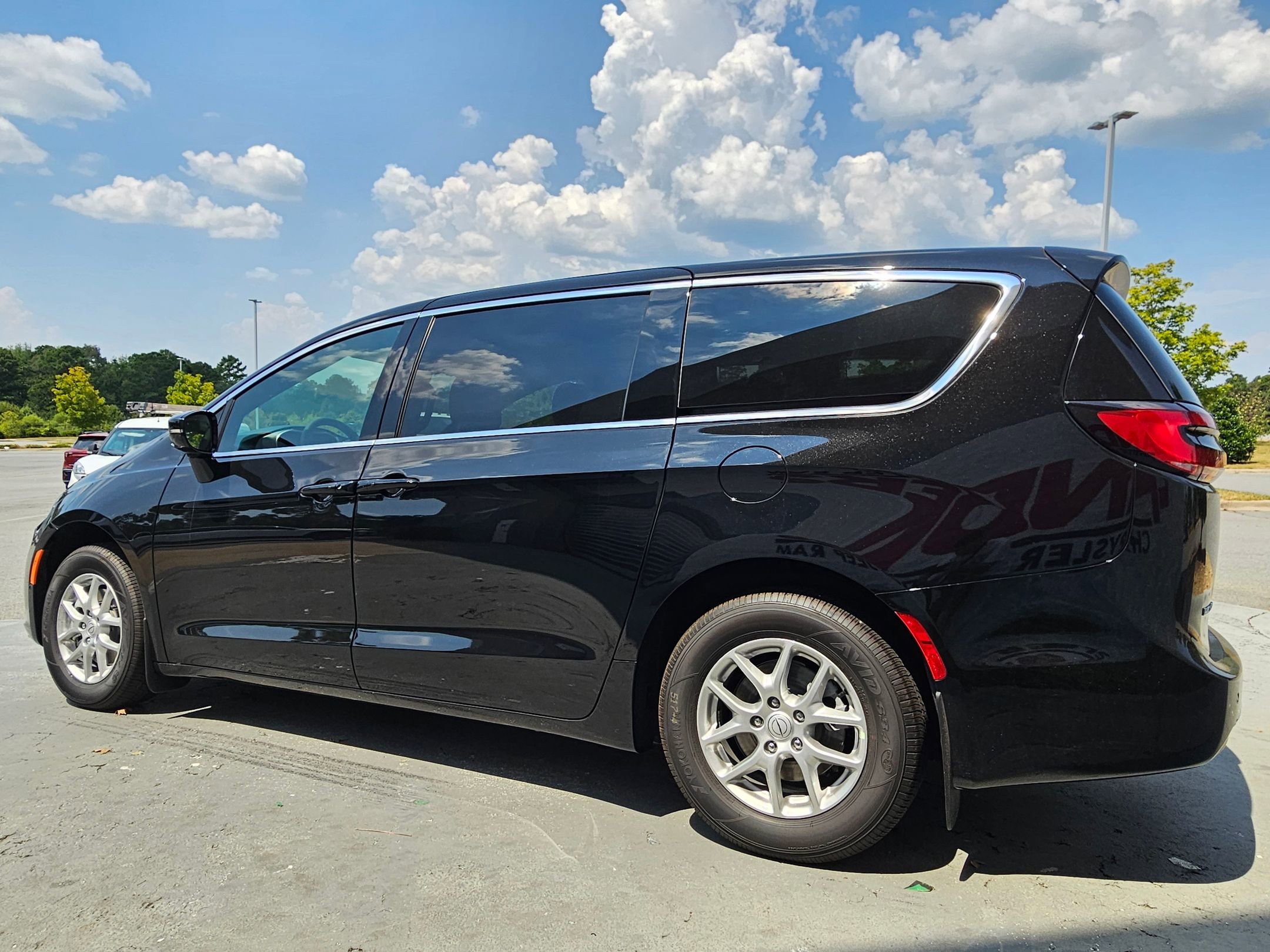 2026 Chrysler Pacifica photo 5