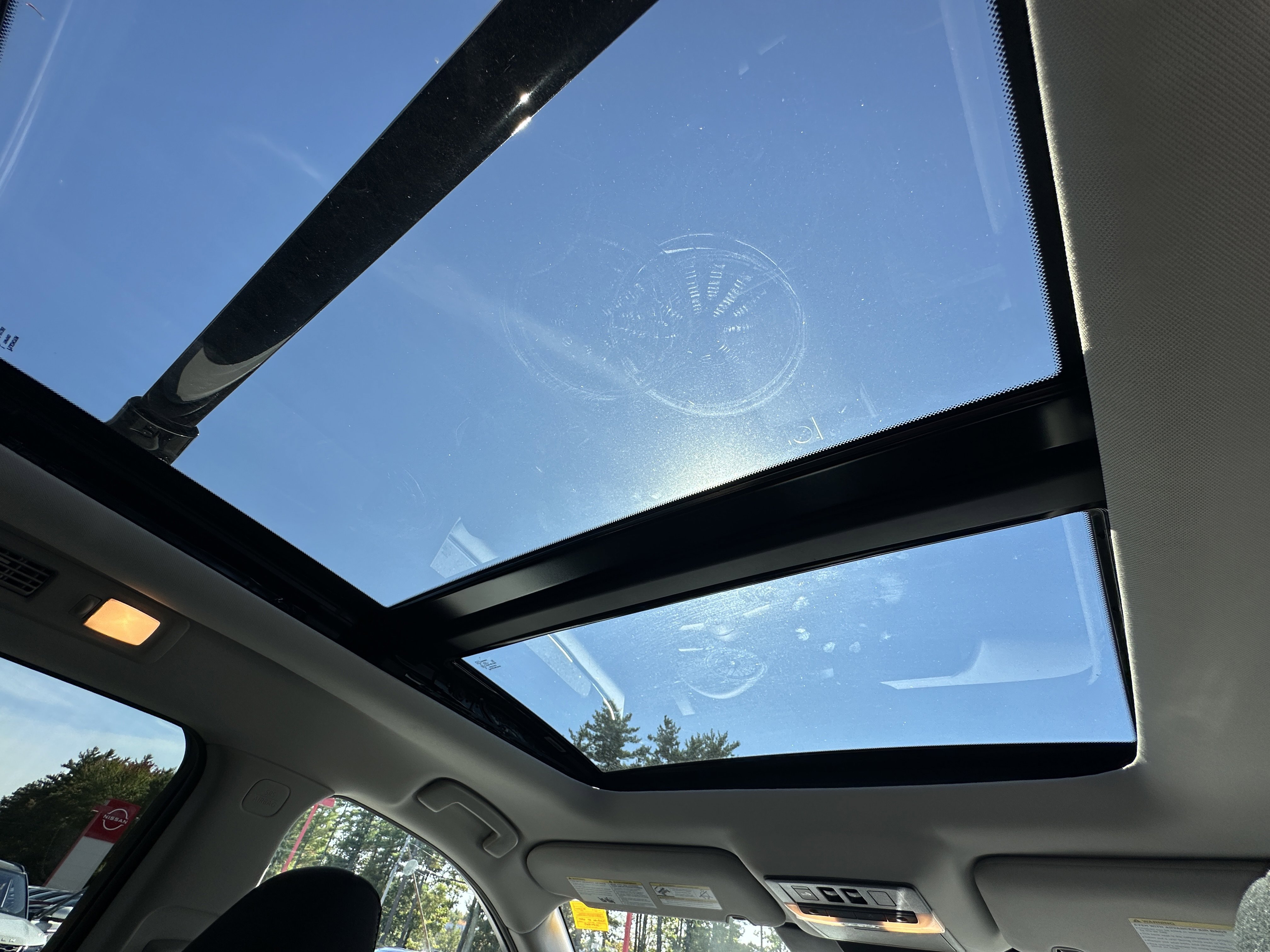 2025 Nissan Pathfinder SV photo 2