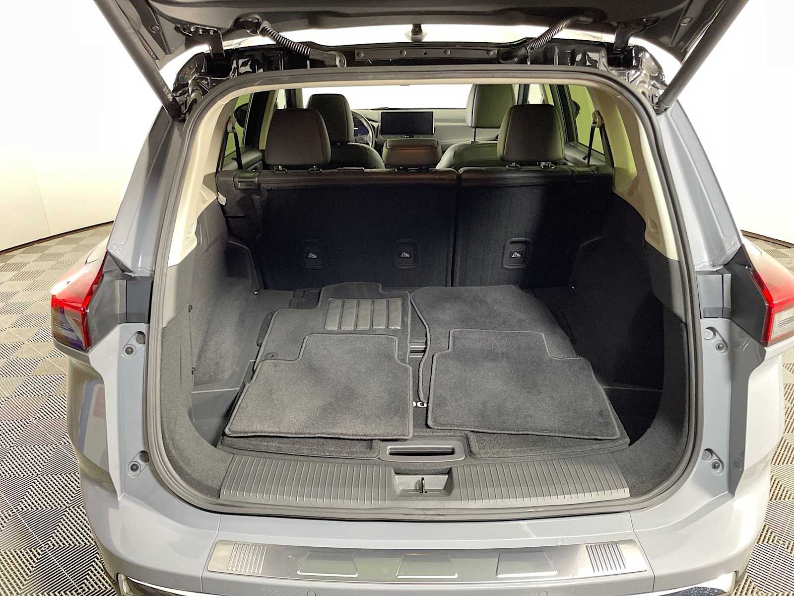 2024 Nissan Rogue Platinum photo 5