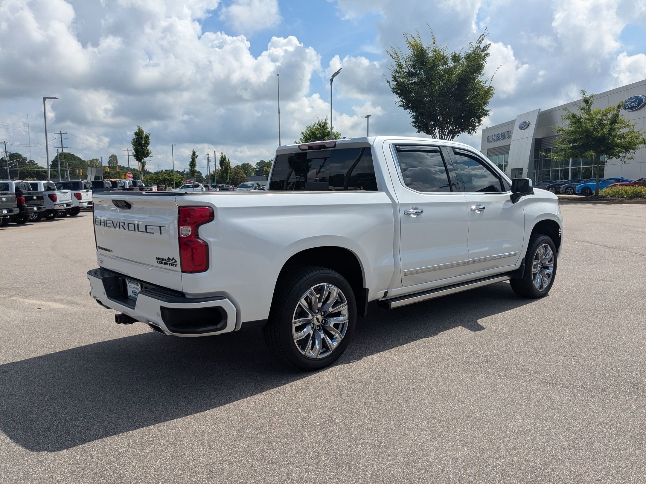 2023 Chevrolet Silverado 1500 High Country photo 7