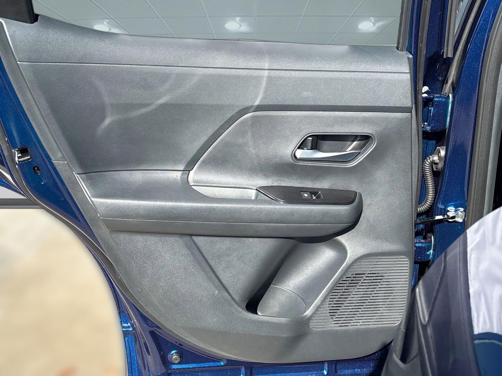 2026 Nissan Kicks SV photo 24