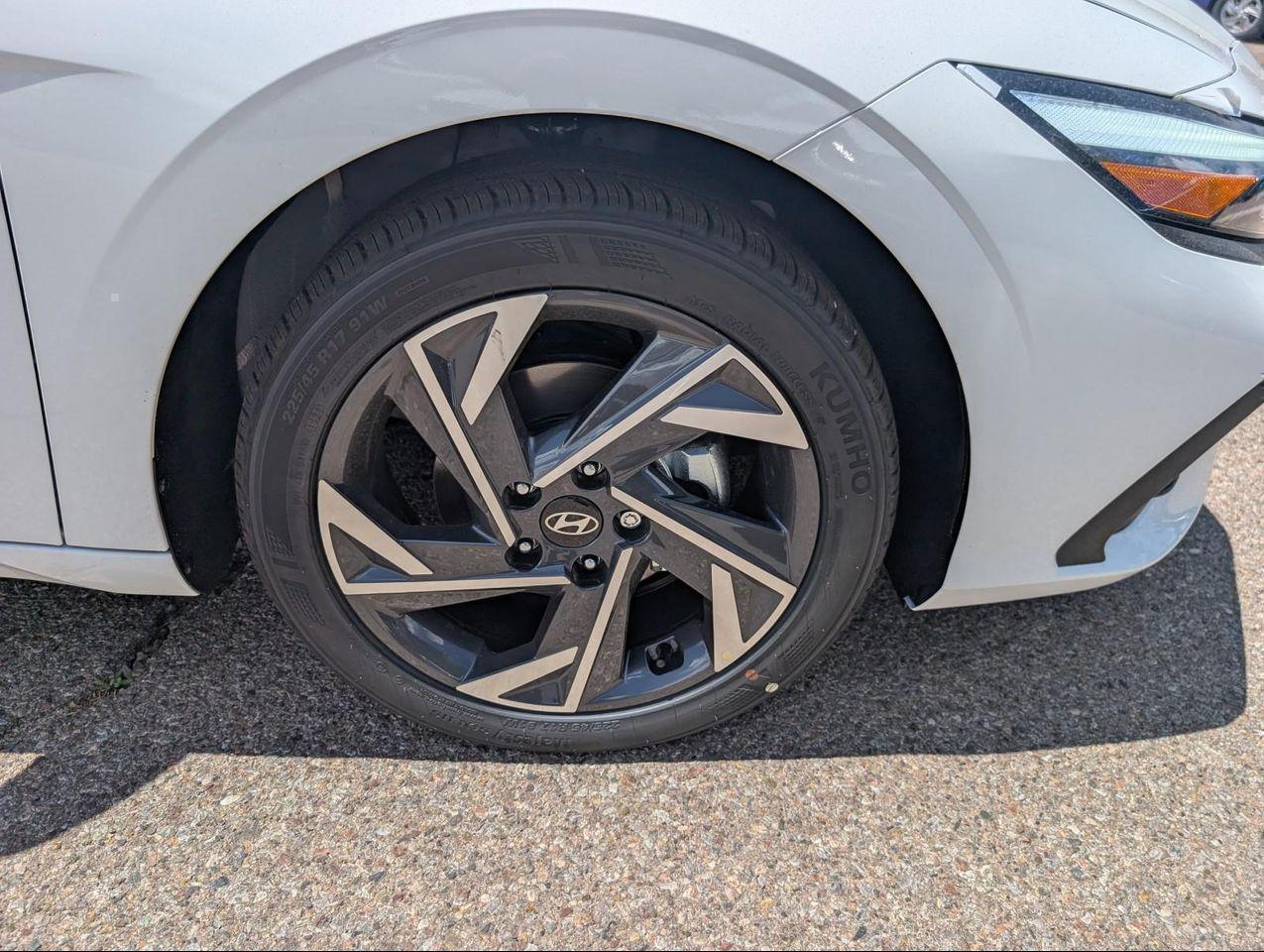2025 Hyundai Elantra SEL Sport photo 22