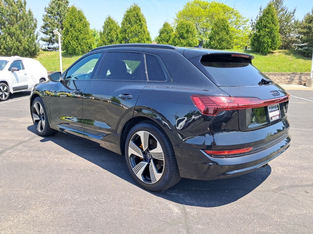 2022 Audi e-tron Premium Plus photo 4