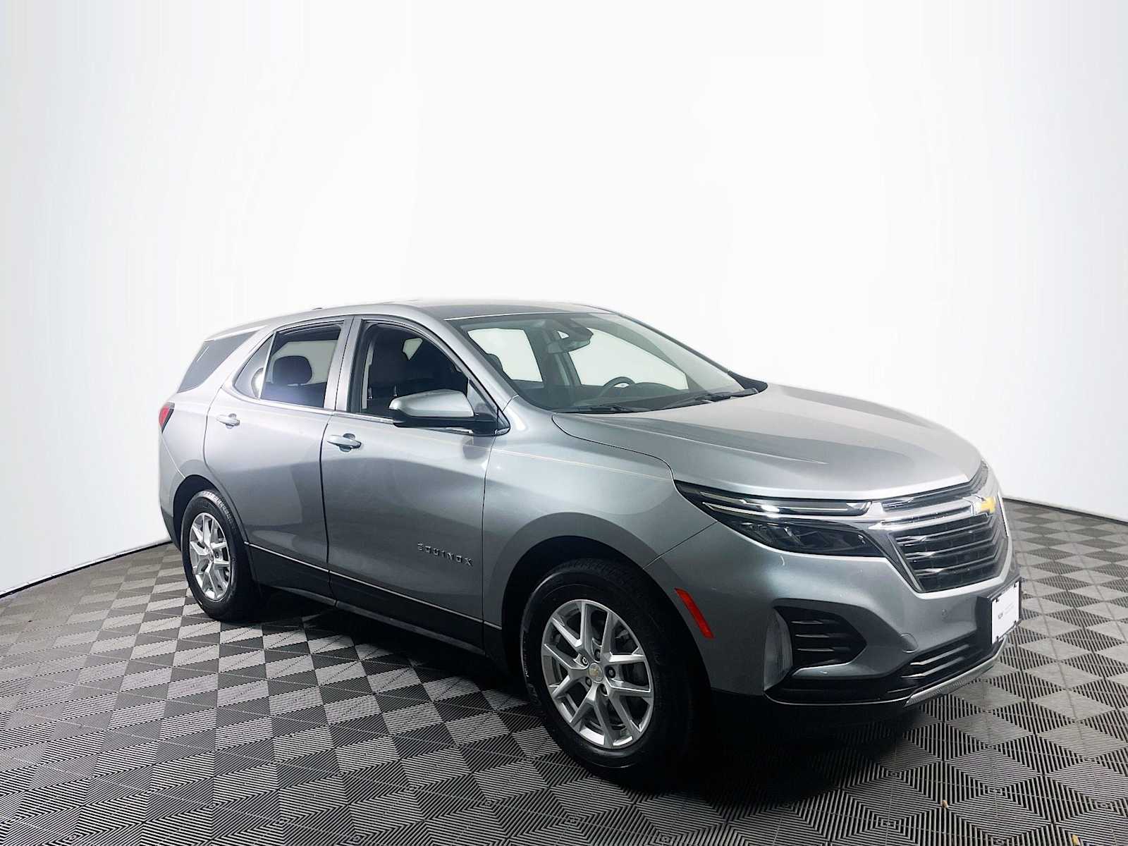 2023 Chevrolet Equinox LT photo 3