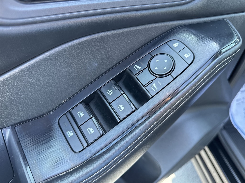 2023 Nissan Rogue SV photo 19