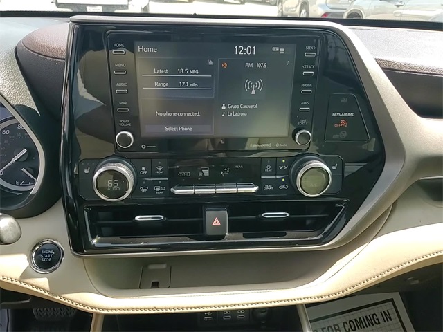 2022 Toyota Highlander XLE photo 16