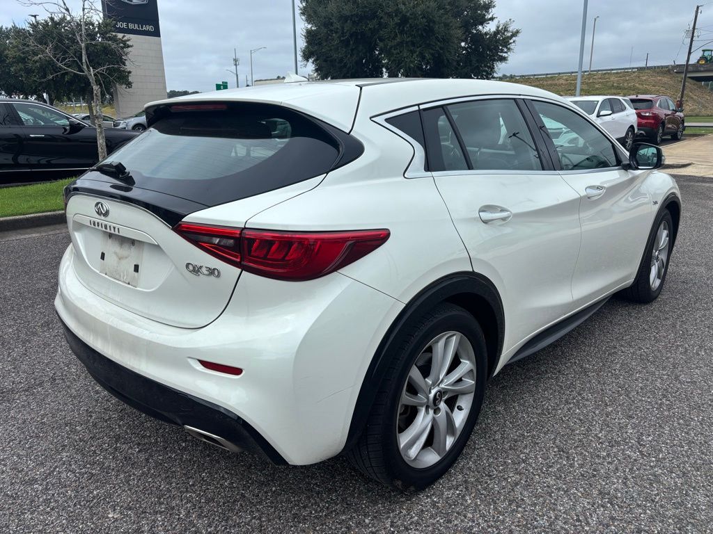 2018 Infiniti QX30 Luxury photo 4