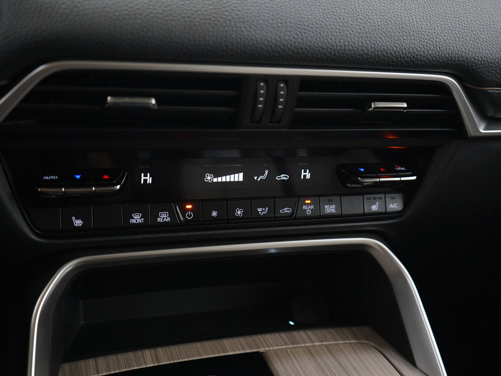 2024 Mazda CX-90 Premium photo 24