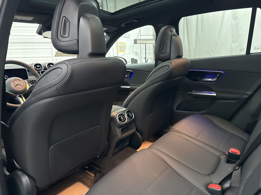 2026 Mercedes Benz GLC 300 photo 12