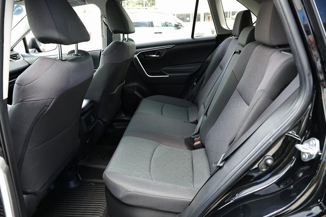 2024 Toyota RAV4 Hybrid XLE photo 25