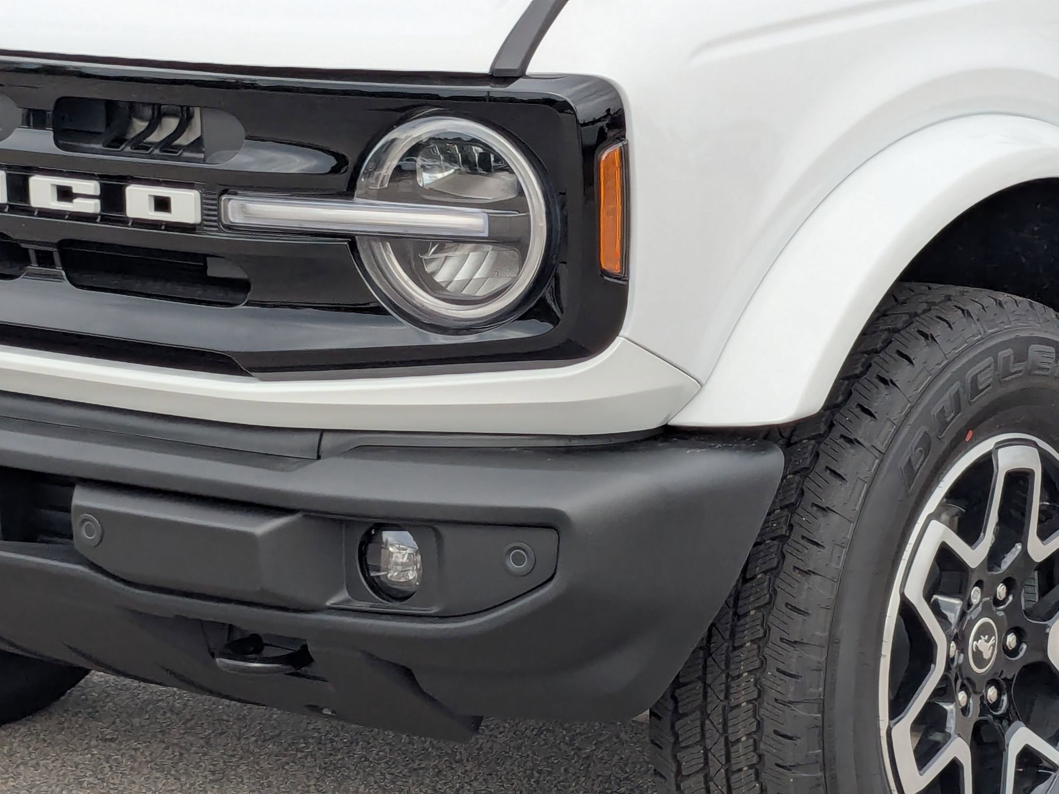 2025 Ford Bronco Outer Banks photo 2