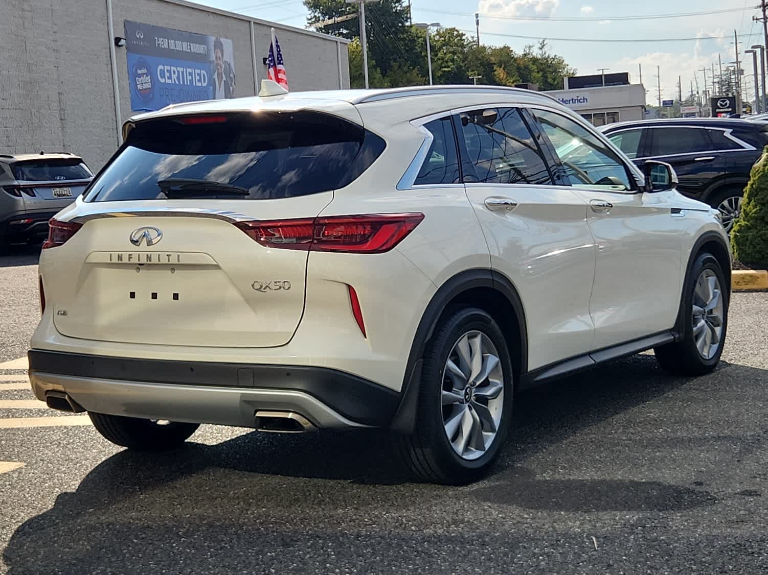 2022 Infiniti QX50 Essential AWD photo 3