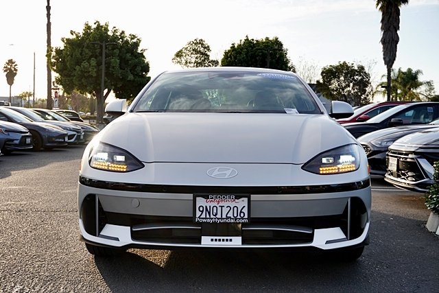 Used 2023 Gold Hyundai SEL image 4