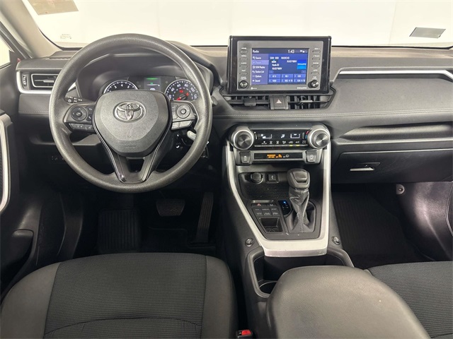 2022 Toyota RAV4 LE photo 11