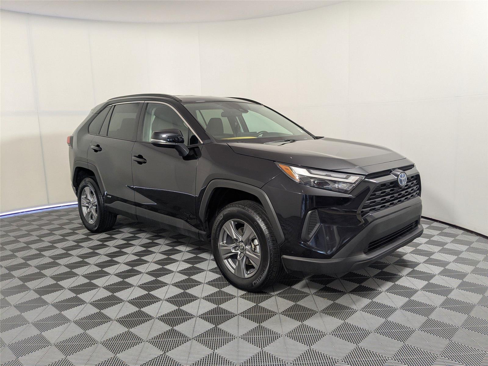 2024 Toyota RAV4 Hybrid XLE photo 19