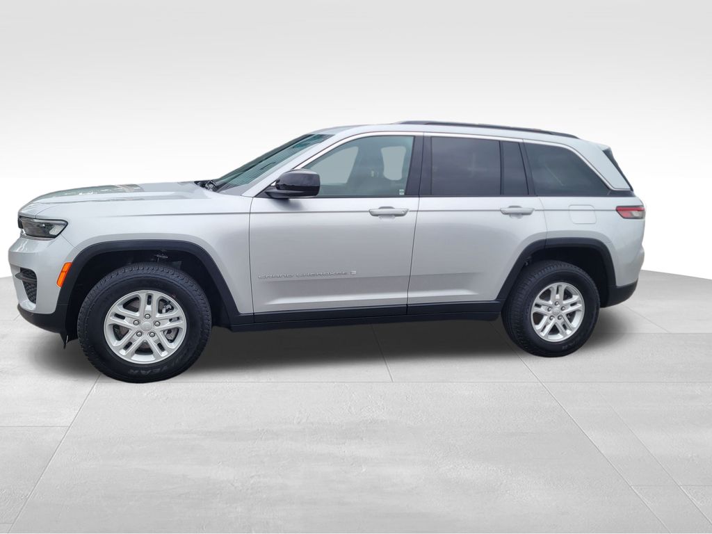 2024 Jeep Grand Cherokee Laredo photo 2