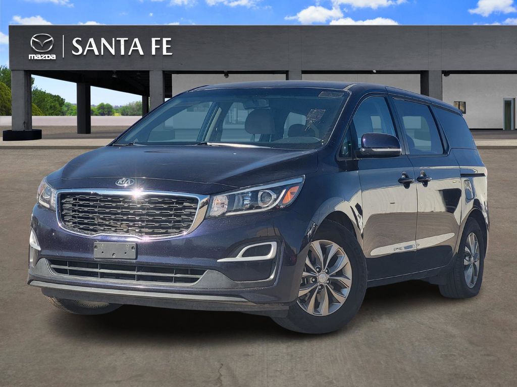 2021 Kia Sedona LX's photo