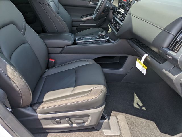 2025 Nissan Pathfinder SL photo 26