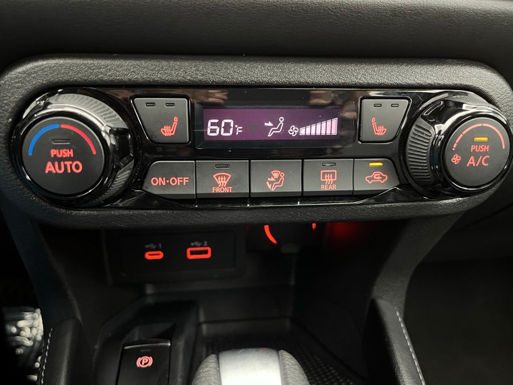 2023 Nissan Kicks SR photo 12