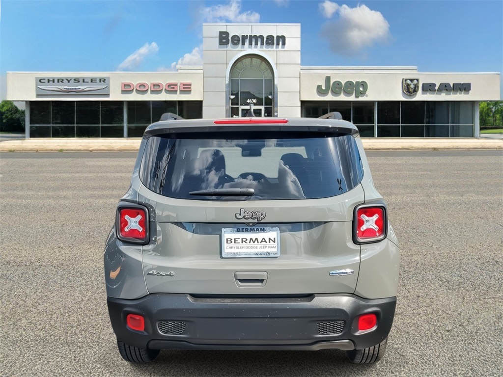 2022 Jeep Renegade Latitude photo 4