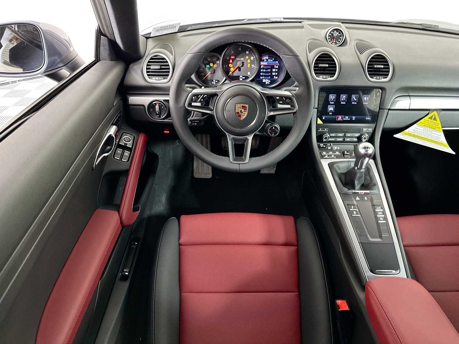 2025 Porsche Cayman photo 19