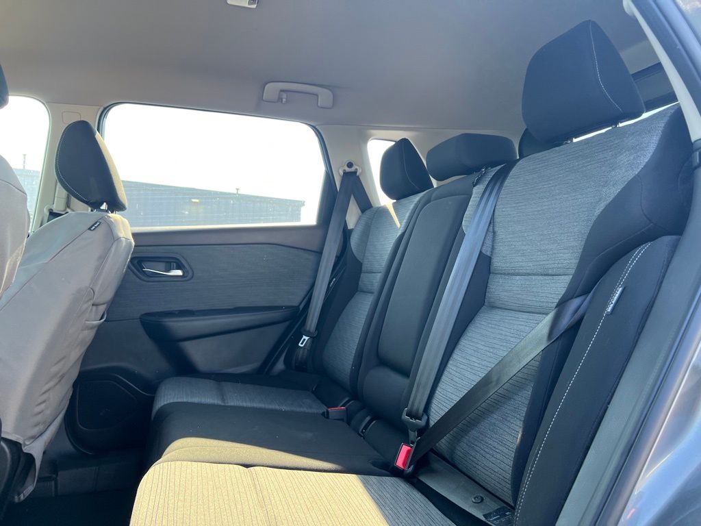 2021 Nissan Rogue SV photo 13