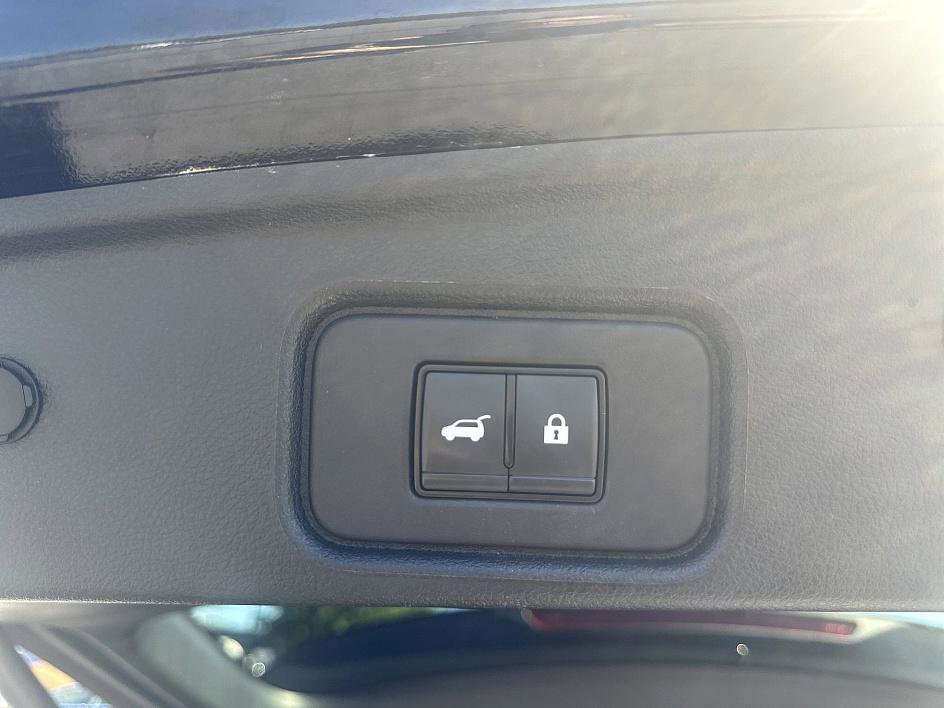 2023 Nissan Pathfinder SL photo 16