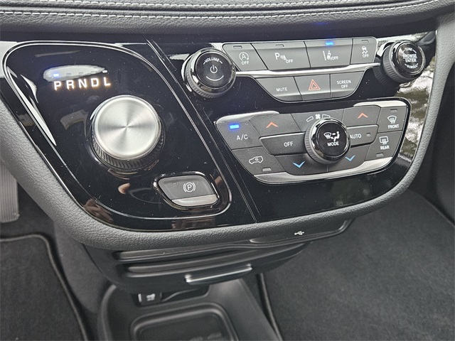 2026 Chrysler Pacifica photo 17