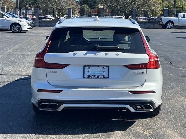 2019 Volvo V60 T6 R-Design photo 4