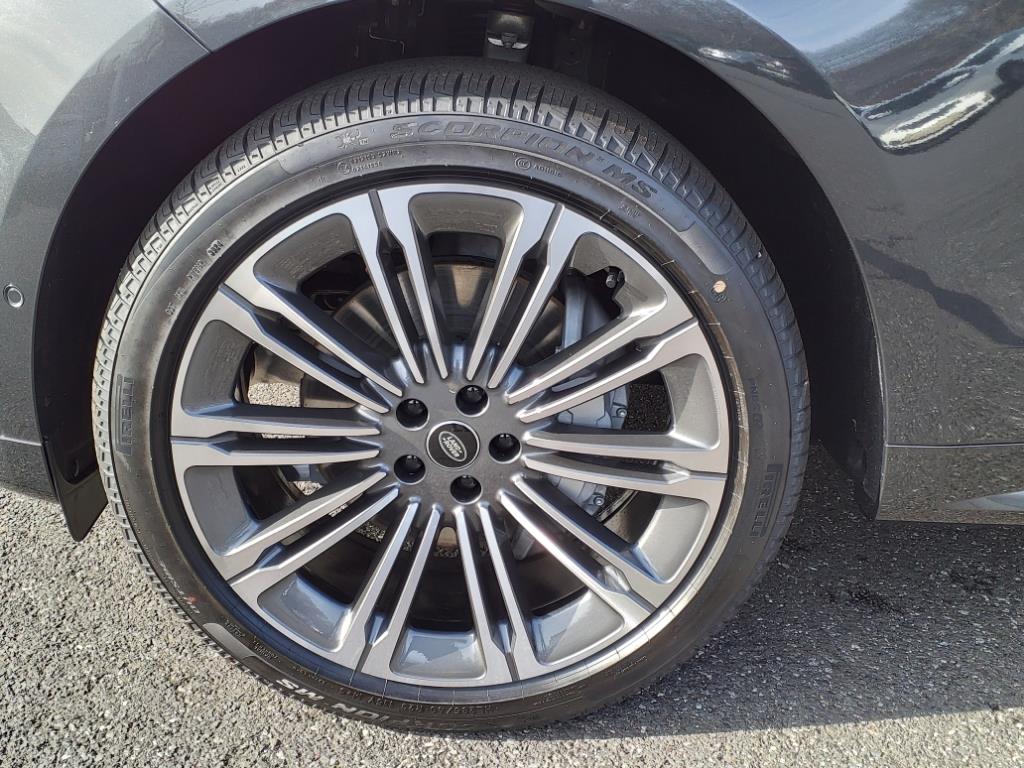 2025 Land Rover Range Rover Sport SE photo 9