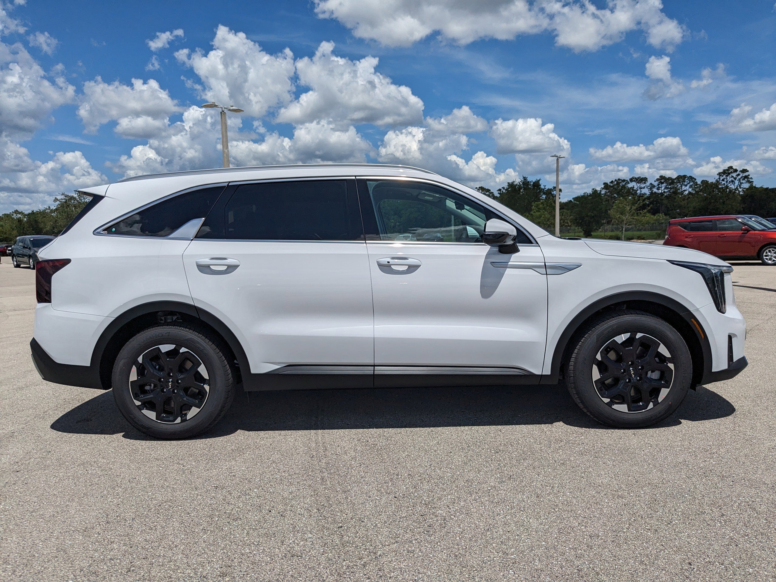 2025 Kia Sorento S photo 4