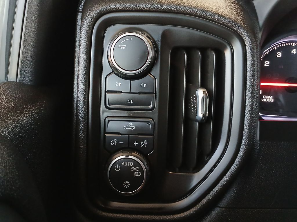 2024 Chevrolet Silverado 2500HD Custom photo 17
