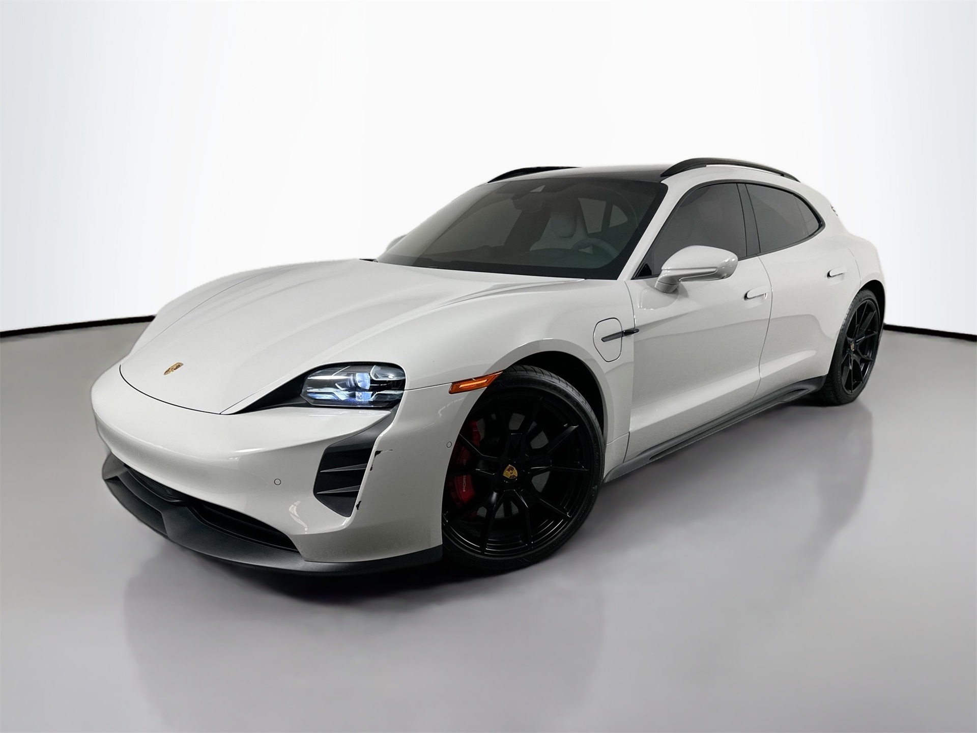 2024 Porsche Taycan GTS's photo