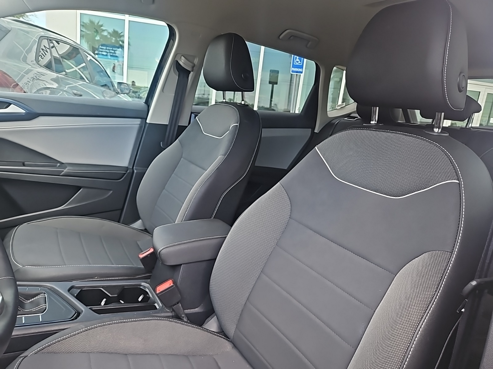 2024 Volkswagen Taos SE photo 2