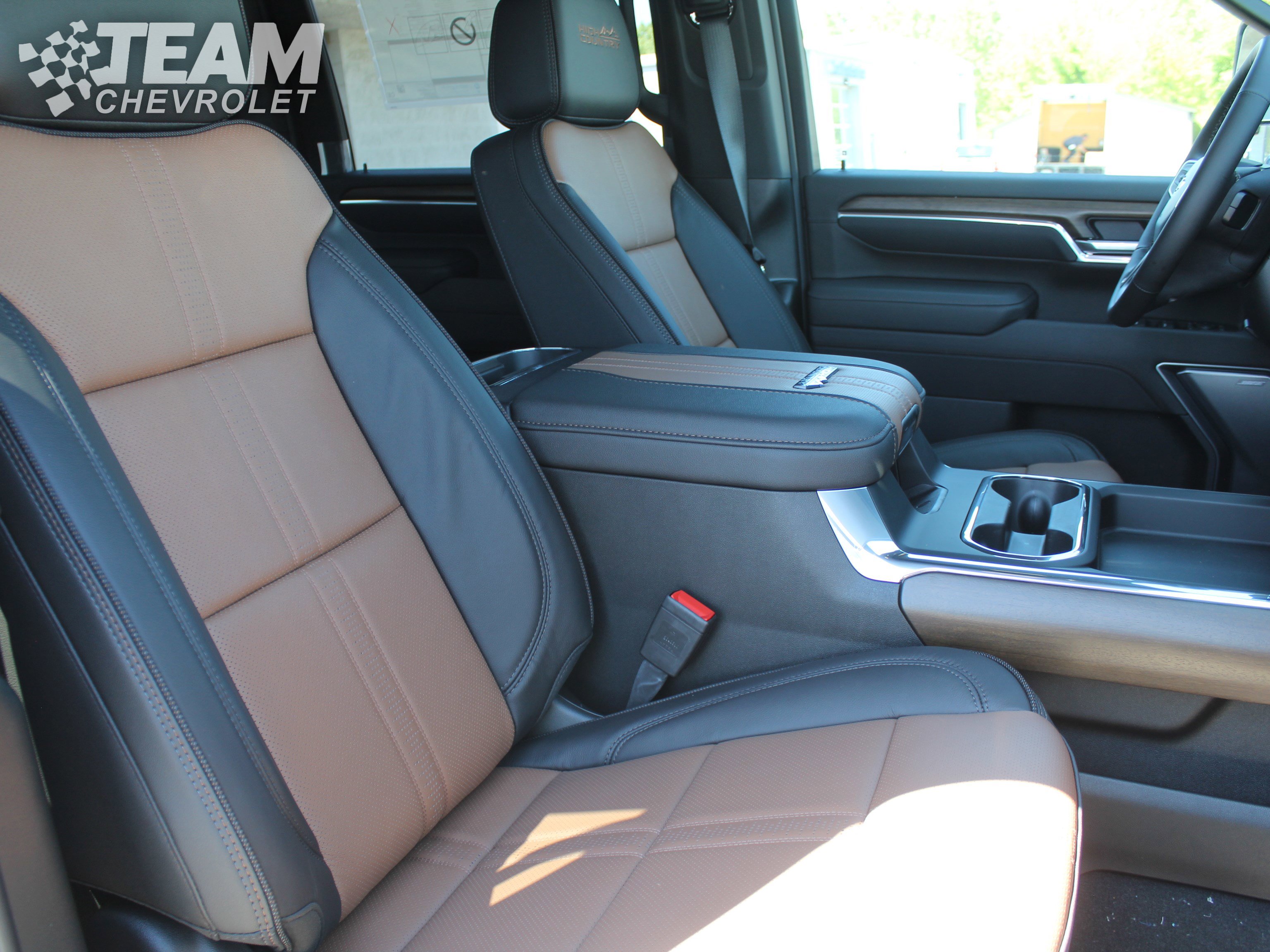 2025 Chevrolet Silverado 2500HD High Country photo 17