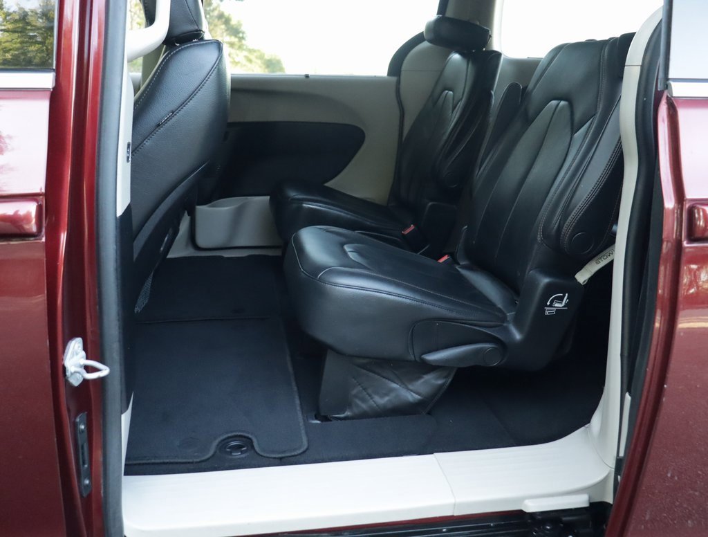 2017 Chrysler Pacifica Touring L photo 24