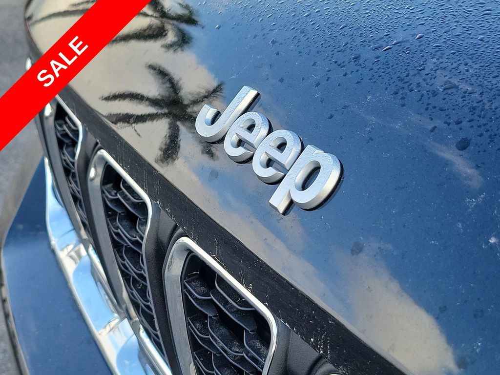 2025 Jeep Grand Cherokee Laredo Altitude photo 36
