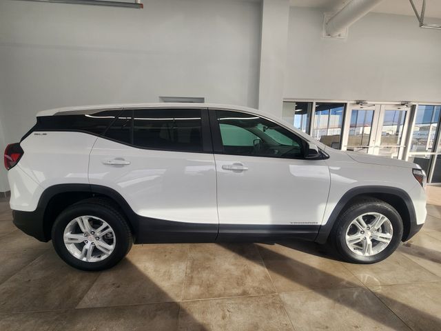 2024 GMC Terrain SLE's photo