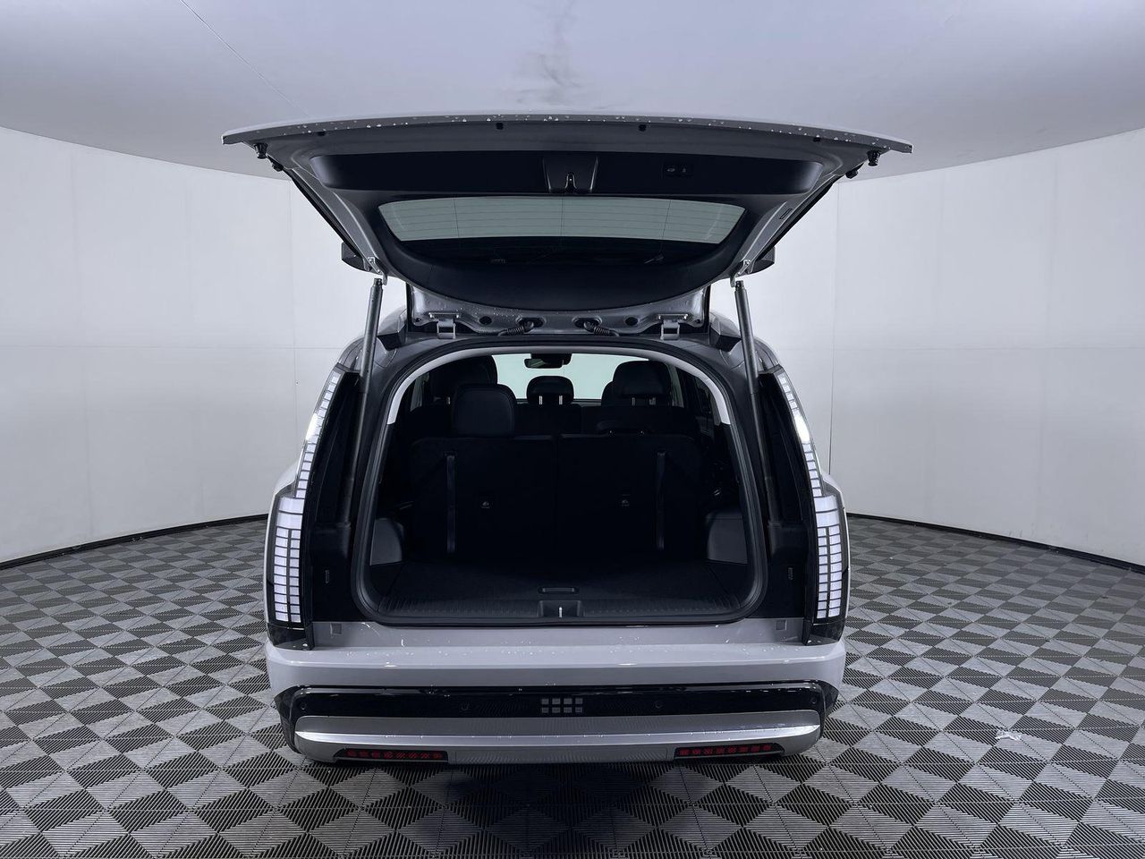 2026 Hyundai Ioniq SEL photo 13