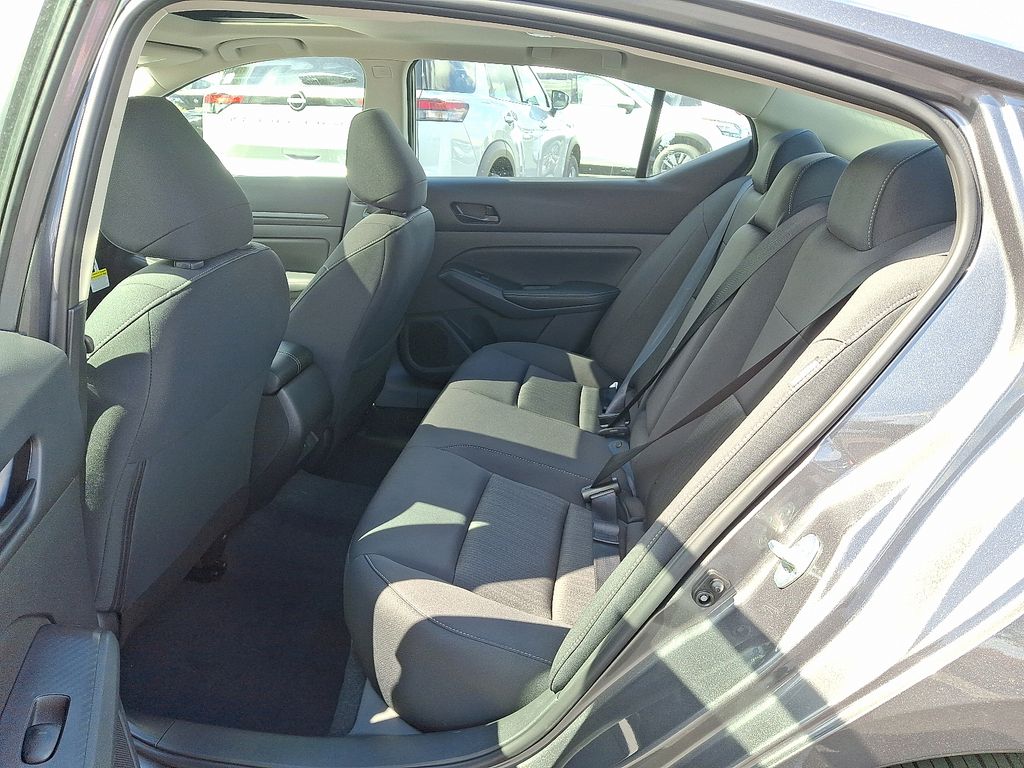 2025 Nissan Altima 2.5 SV photo 4
