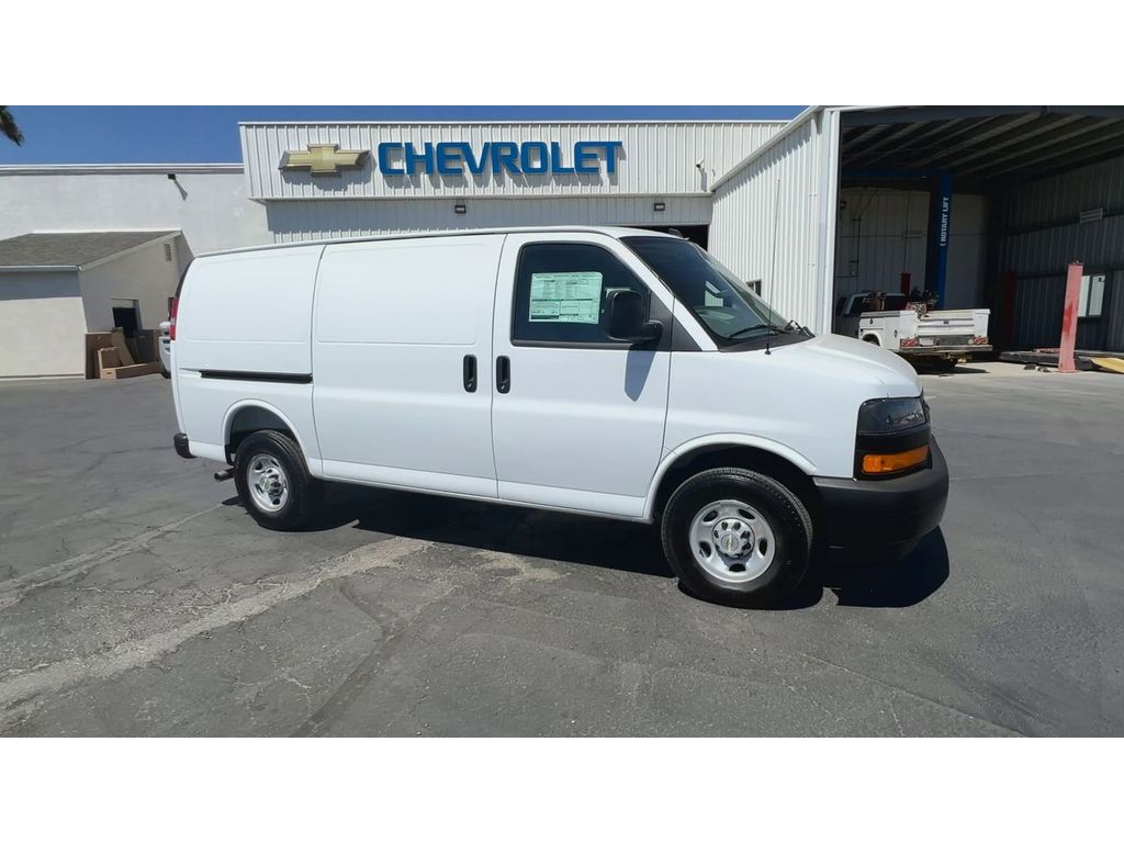 2025 Chevrolet Express Cargo 2500 photo 2